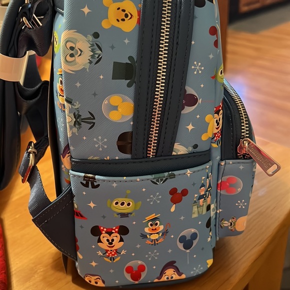 Loungefly Disney backpack - Picture 4 of 6